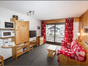 Studio Confortable avec Balcon, Centre de Val d'Isère, Proche Pistes - FR-1-518-126